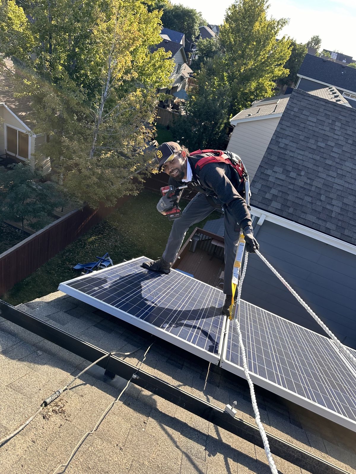 Positivo Solar Services technician working on a rooftop solar array